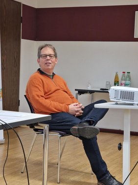 Hubert Peter erklärt anschaulich zielgruppengerechte Ansprache